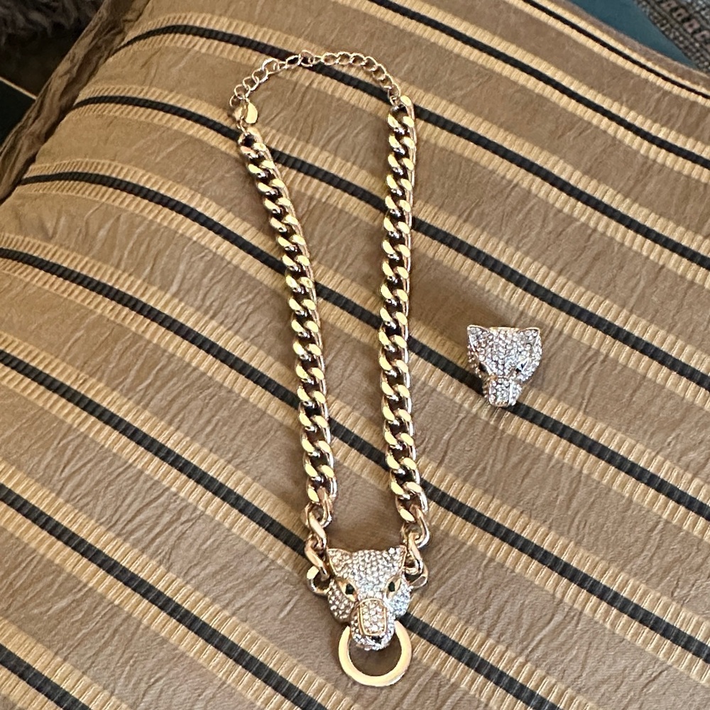 ALDO- gold tone BIG CAT head door knock rhinestone pendant chocker necklace